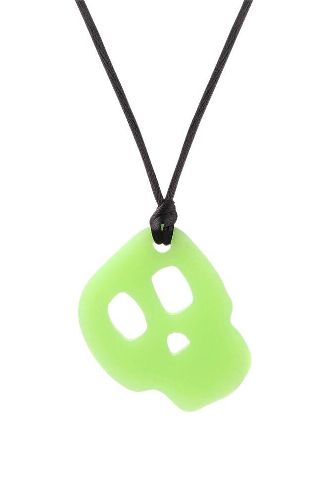 Chewigem Skull Pendant, Glow, Item Number 2101397